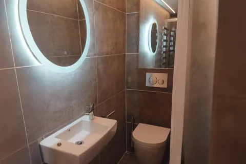 Bathroom 4